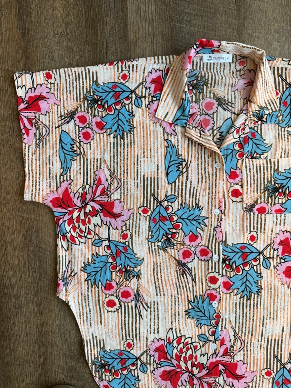 CUPSHE Women’s Floral Short-Sleeve Oversized Button-Up Coverup Shirt Size Small - Picture 2 of 12